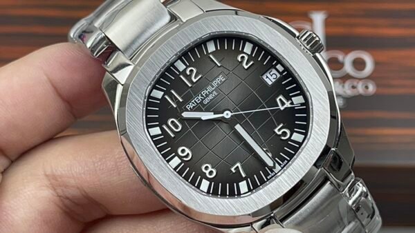 Patek Philippe Aquanaut 40mm 5167/1A-001 Stainless Steel Black Dial