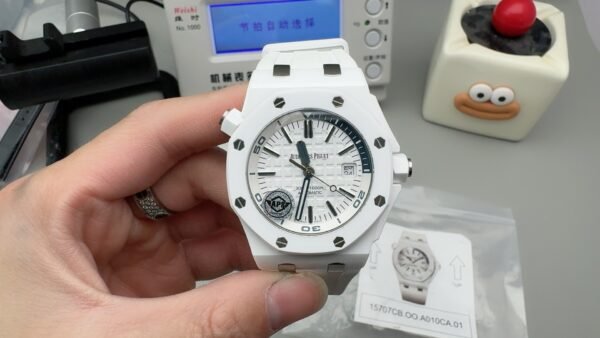 Audemars Piguet Royal Oak Offshore Selfwinding 42mm 15707CB.OO.A010CA.01 White Ceramics Rubber Strap Silver Dial